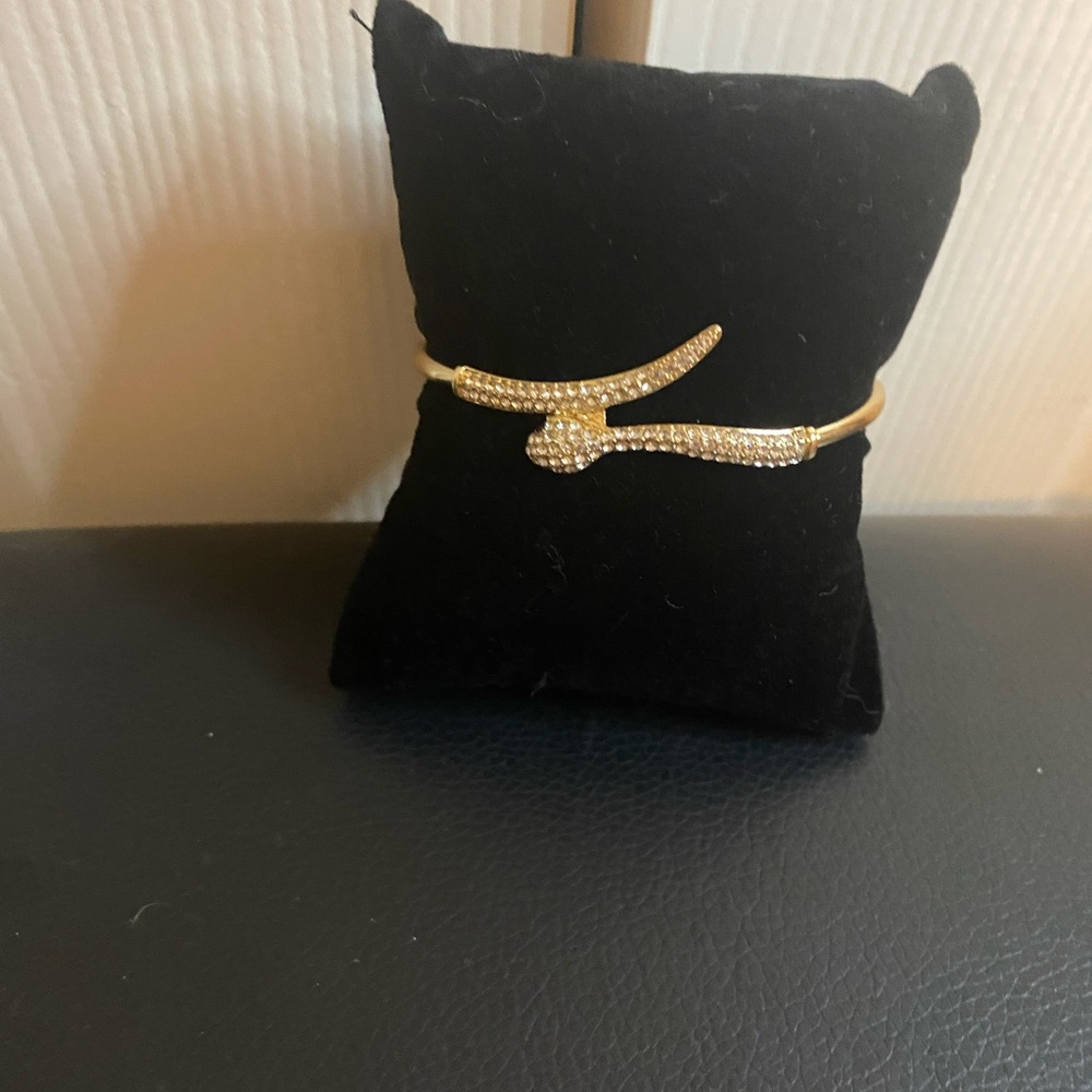 Elegant Gold Sparkling Snake Bracelet